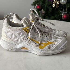 Mizuno Women's White and Yellow Volleyball Sneakers